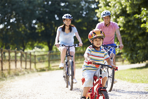 Family-Riding-Bikes